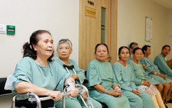 Vinmec Đà Nẵng & OW phẫu thuật thay khớp miễn phí cho bệnh nhân nghèo miền Trung